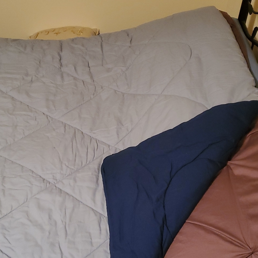 Reversible XL Twin Bedspread (Great for College Dorm Room!)